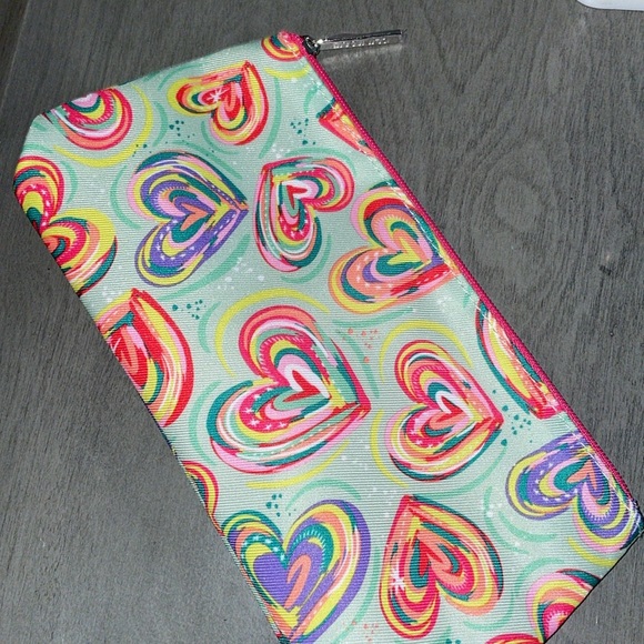 Clinique Heart Pouch - Picture 5 of 7